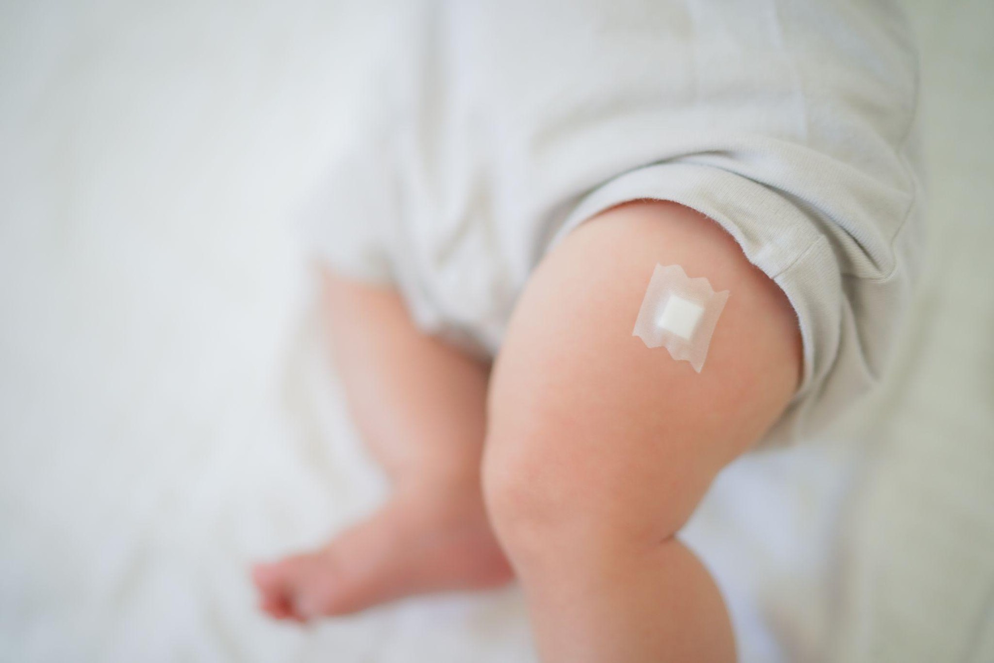 Lá chắn bảo vệ trẻ dưới 1 tuổi khỏi virus RSV - Ảnh 3. Lá chắn bảo vệ trẻ dưới 1 tuổi khỏi virus RSV - Ảnh 3.