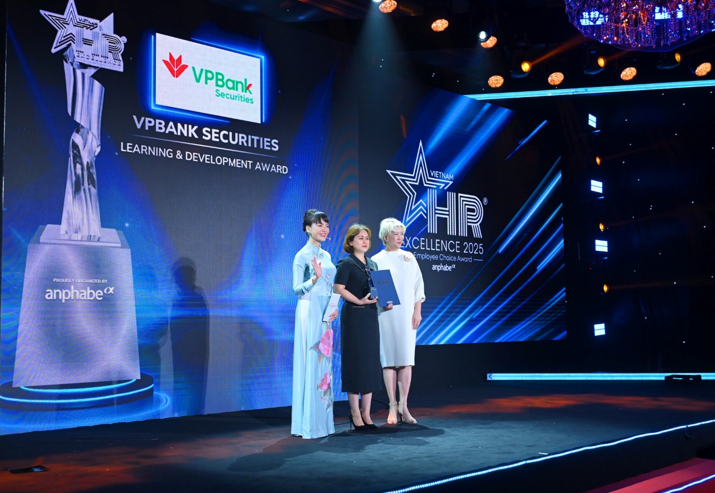 4 năm VPBankS: Từ hành trình xây nền tảng đến vị thế hàng đầu thị trường- Ảnh 6. 4 năm VPBankS: Từ hành trình xây nền tảng đến vị thế hàng đầu thị trường- Ảnh 6.