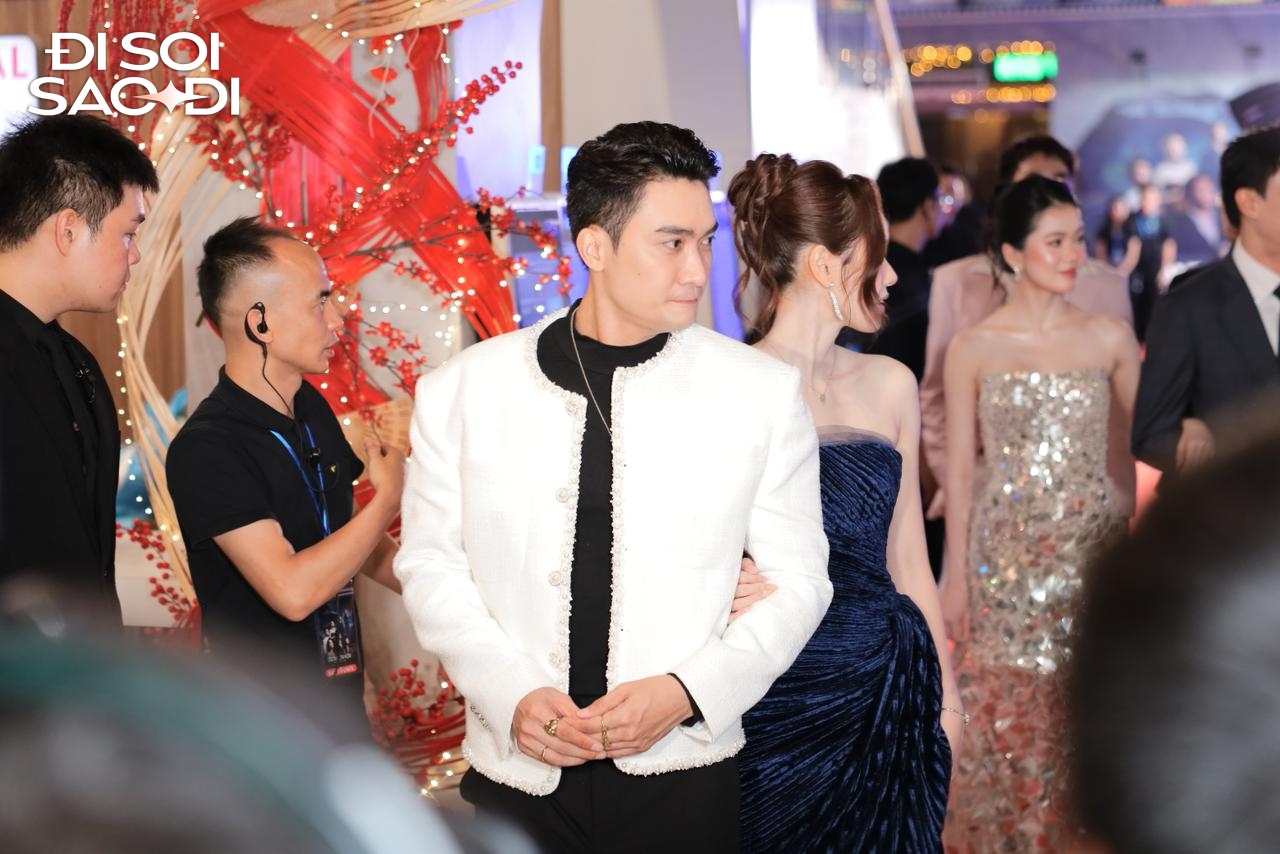 Thảm đỏ HOT nhất hôm nay: Tiểu Vy - Phương Nga đọ sắc bùng nổ, 1 mỹ nhân Gen Z đẹp điên lên được- Ảnh 10.