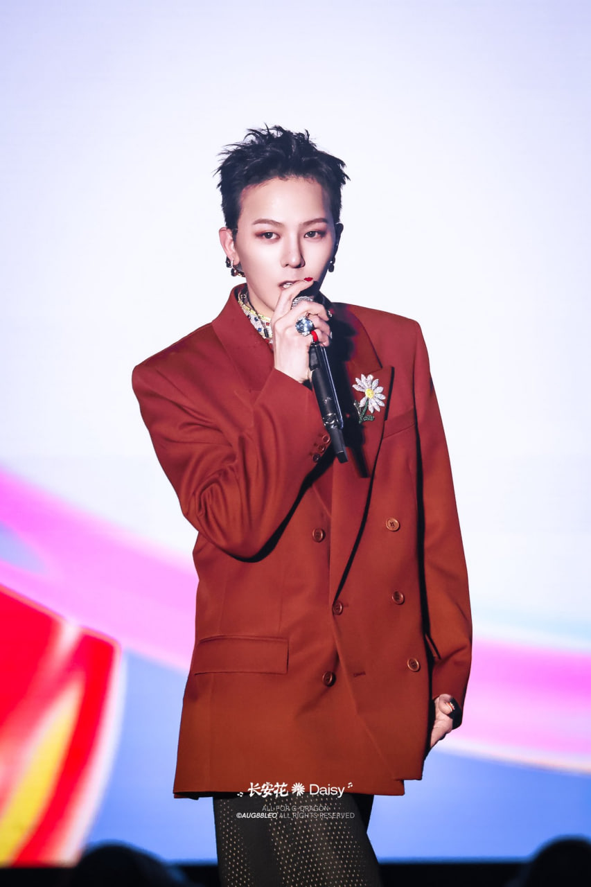 Jennie mặc độc bra diễn vũ đạo bỏng mắt ở show Chanel, G-DRAGON nhảy theo nhiệt tình- Ảnh 8.