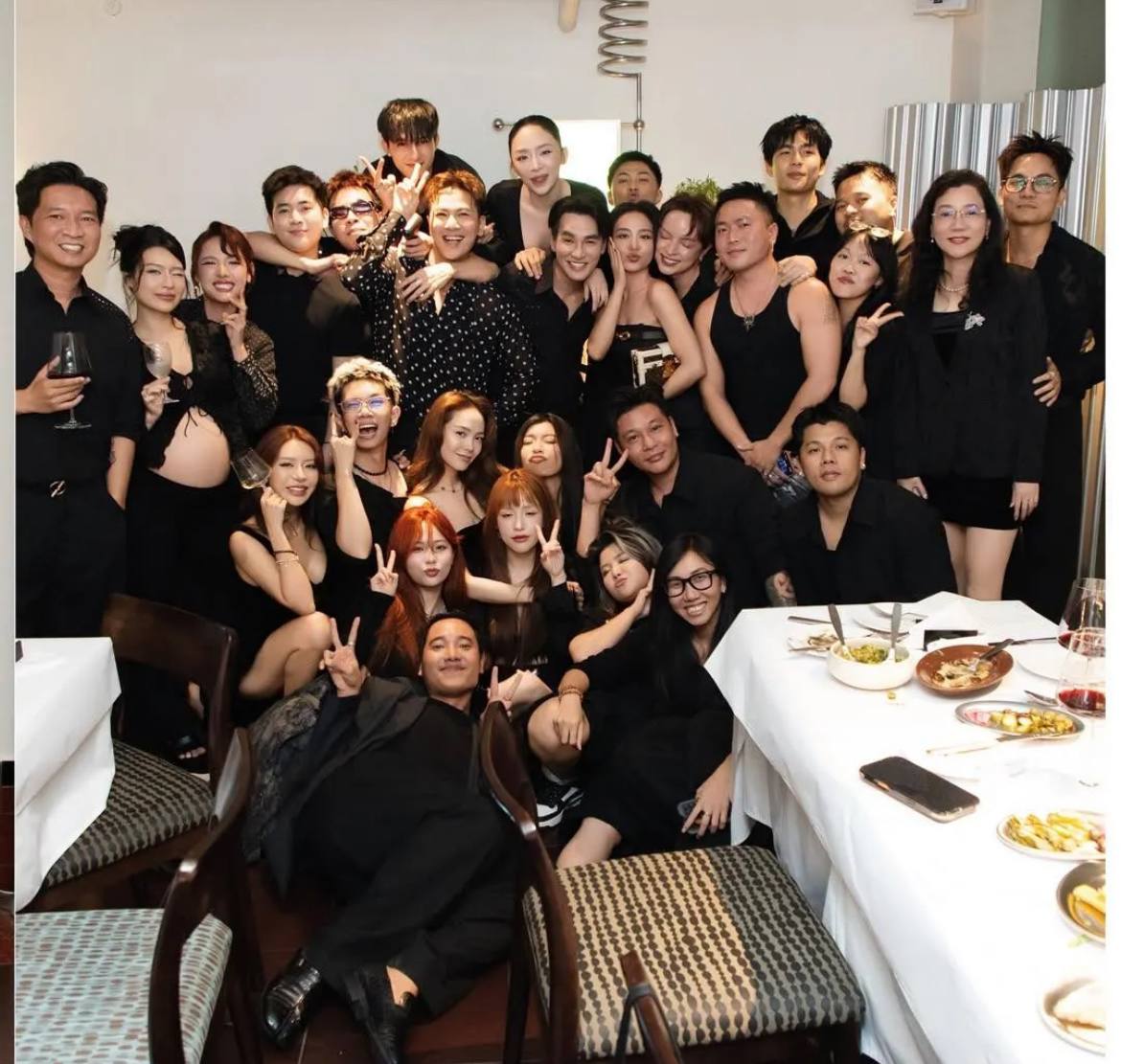 Sinh nhật của Tóc Tiên: Chủ tiệc hở bạo, Puka - Minh Hằng và dàn sao lên đồ quậy tưng bừng! - Ảnh 8.