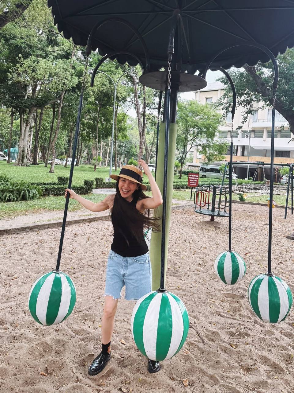 Đẳng cấp nhan sắc không chỉnh sửa của mỹ nhân Vbiz: 45 tuổi khoe da nâu, dáng nuột, mặt không thấy điểm nào lão hoá- Ảnh 6.