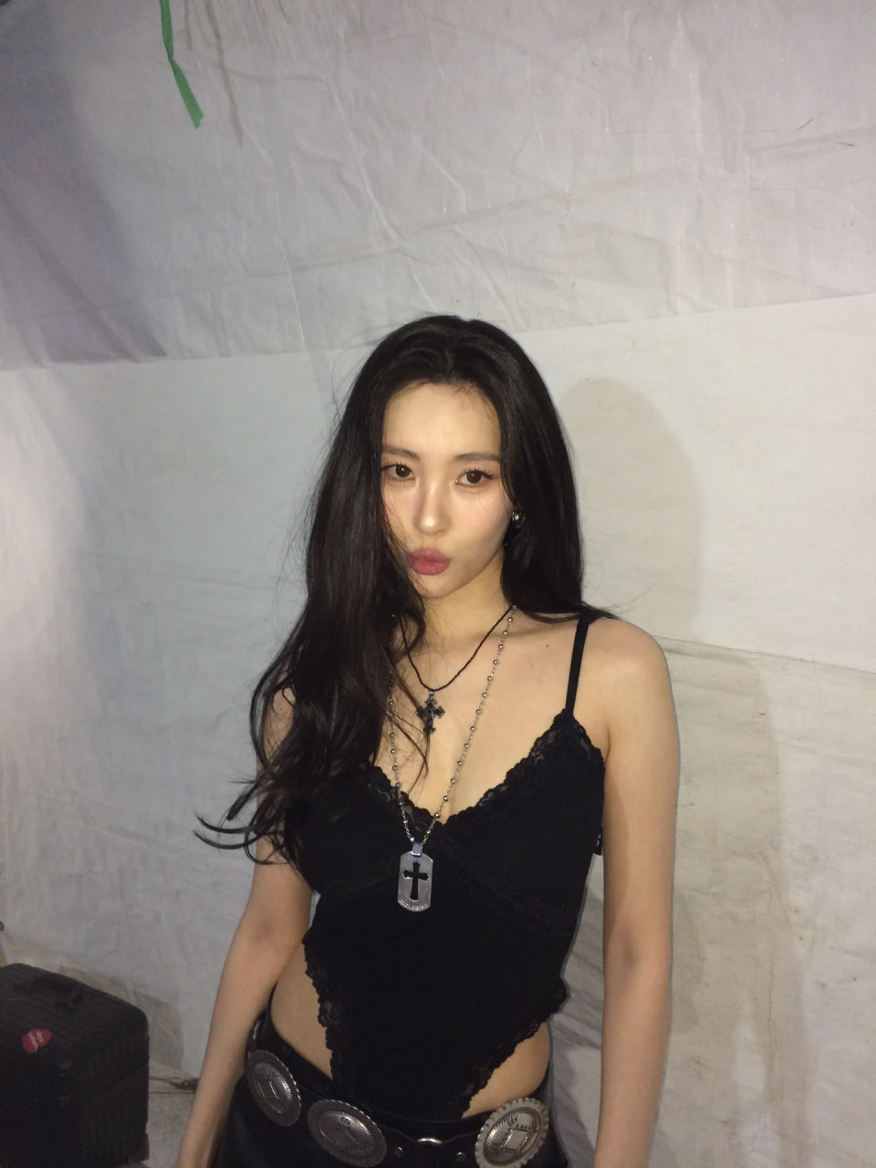 Mặt tối của tiêu chuẩn Kpop được tiết lộ: Idol nữ chỉ nặng 39kg, yếu đến nỗi lúc nào cũng như sắp ngất- Ảnh 1.