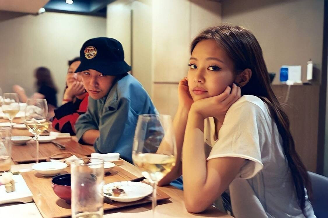 Jennie mặc độc bra diễn vũ đạo bỏng mắt ở show Chanel, G-DRAGON nhảy theo nhiệt tình- Ảnh 6.