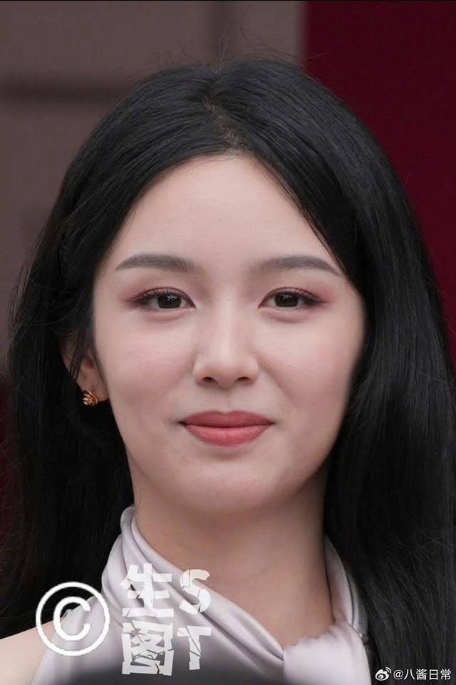 Đại sứ Dior vừa đẹp “phong thần” ở Cannes đã bị chê mặt sưng, da xệ khi về nước- Ảnh 1.