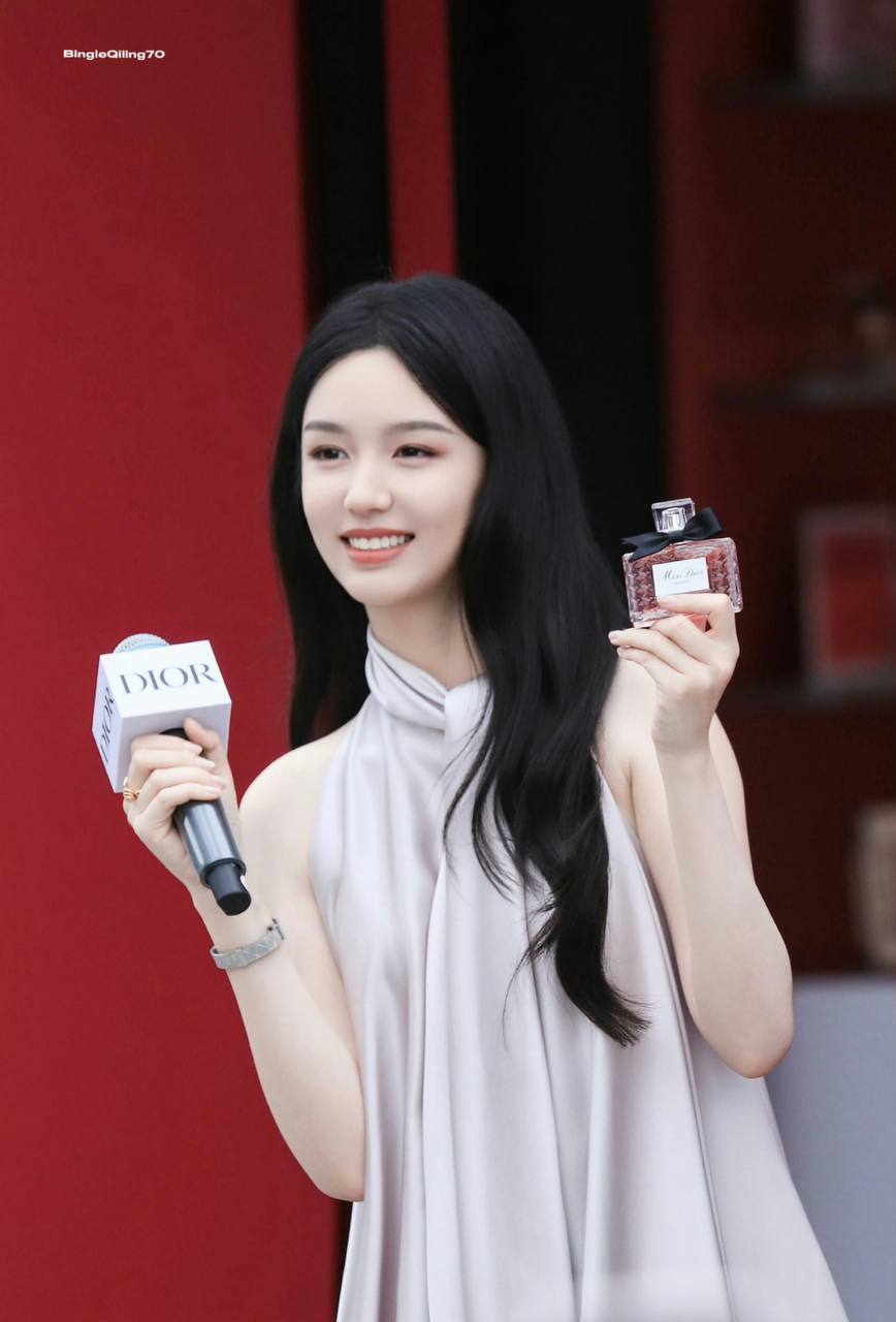 Đại sứ Dior vừa đẹp “phong thần” ở Cannes đã bị chê mặt sưng, da xệ khi về nước- Ảnh 5.