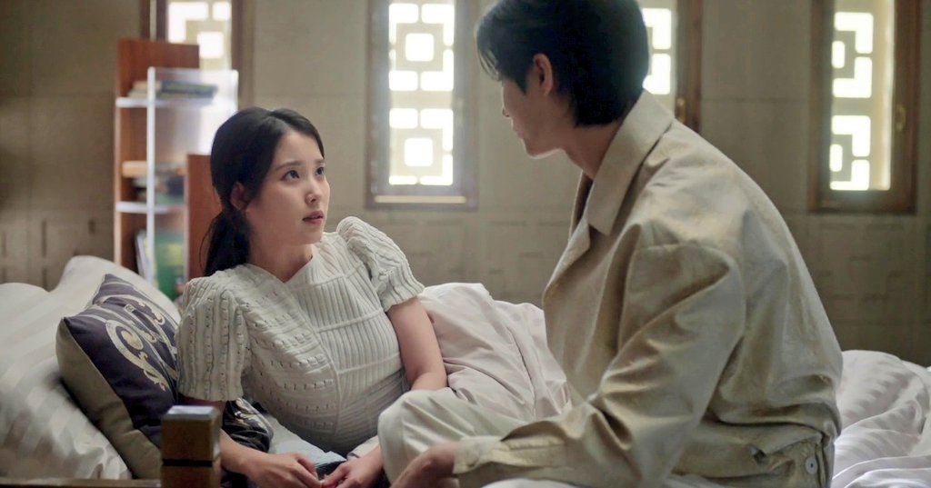 Perfect Crown tập cuối: IU - Byeon Woo Seok có màn lật mặt cực căng, cùng nhau xóa sổ hoàng tộc- Ảnh 8.