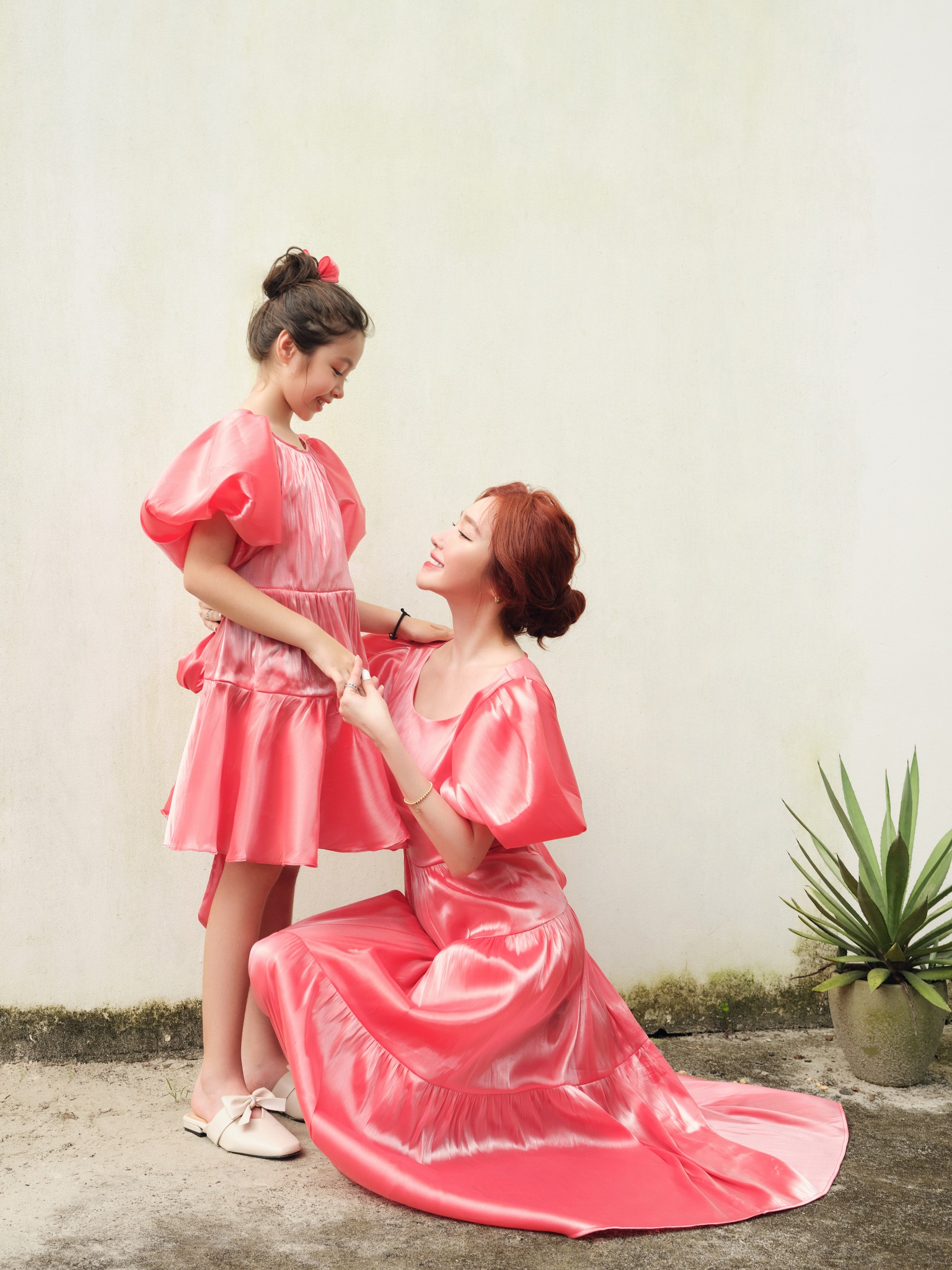 Khoảnh khắc Elly Trần cắt tóc cho con gái thu hút gần 650 nghìn lượt quan tâm, Cadie Mộc Trà gây chú ý vì lớn bổng như thiếu nữ- Ảnh 12. Khoảnh khắc Elly Trần cắt tóc cho con gái thu hút gần 650 nghìn lượt quan tâm, Cadie Mộc Trà gây chú ý vì lớn bổng như thiếu nữ- Ảnh 12.