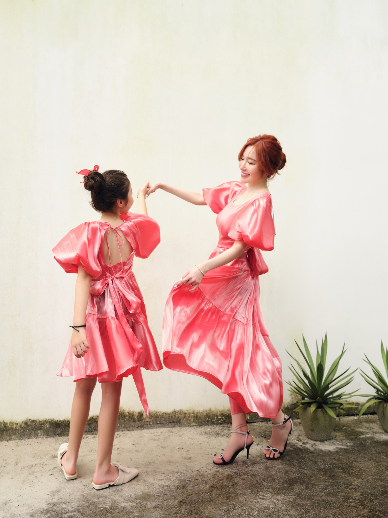Khoảnh khắc Elly Trần cắt tóc cho con gái thu hút gần 650 nghìn lượt quan tâm, Cadie Mộc Trà gây chú ý vì lớn bổng như thiếu nữ- Ảnh 11. Khoảnh khắc Elly Trần cắt tóc cho con gái thu hút gần 650 nghìn lượt quan tâm, Cadie Mộc Trà gây chú ý vì lớn bổng như thiếu nữ- Ảnh 11.