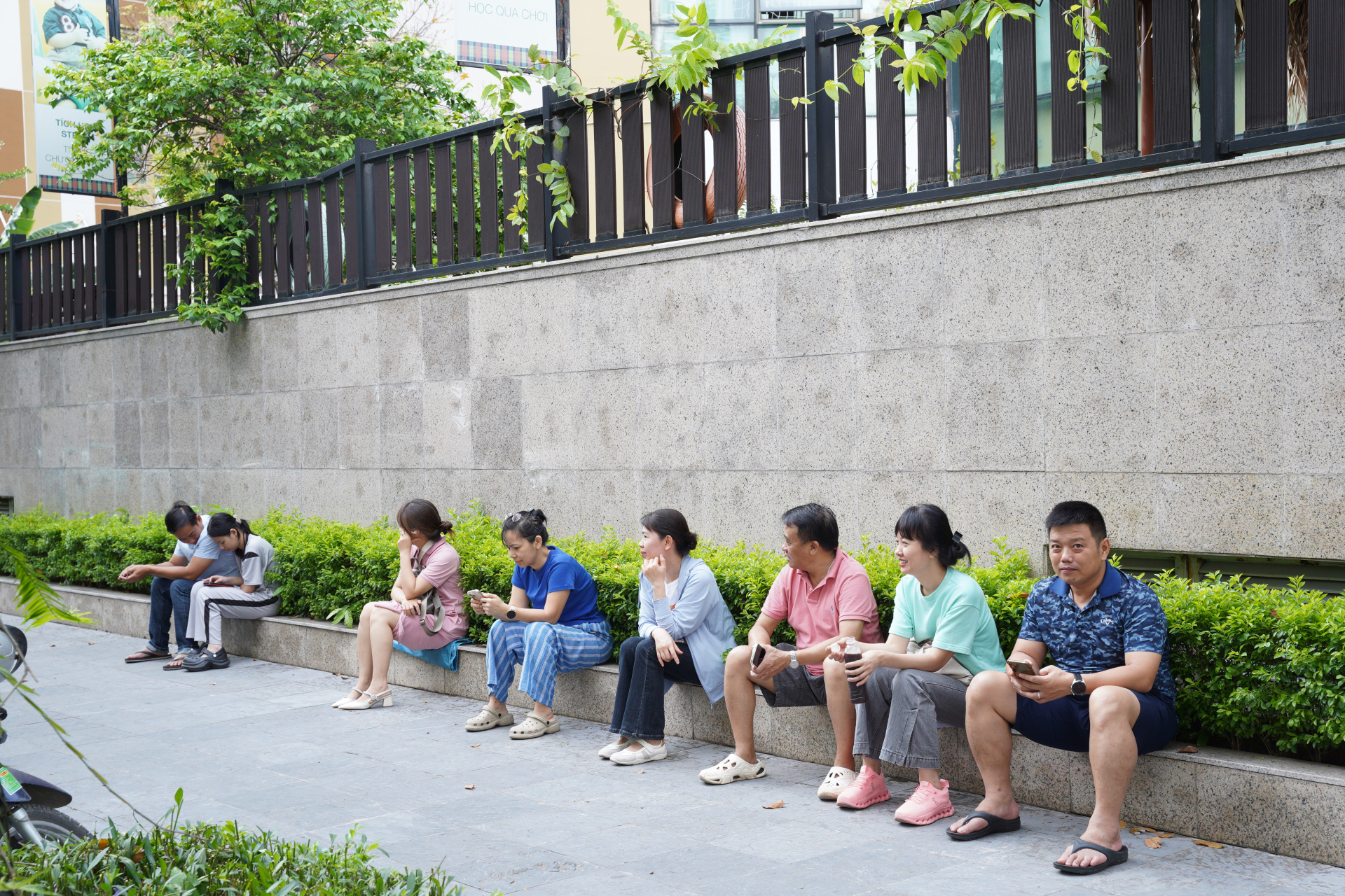Hết giờ làm bài môn Văn thi vào lớp 10 Hà Nội: Đề bàn về thực trạng