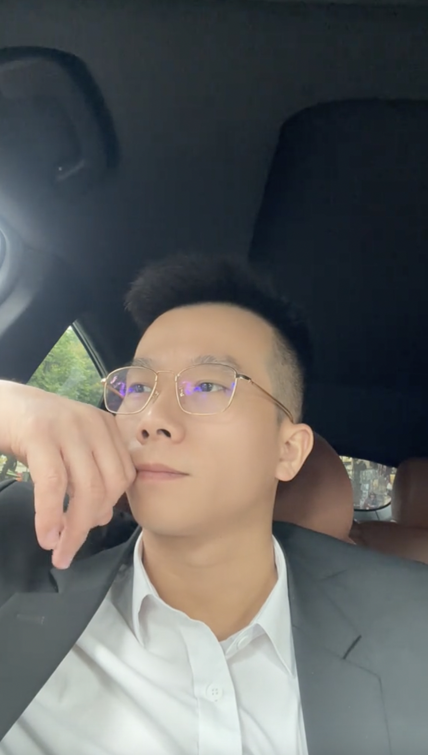 Tài xế taxi ở Hà Nội lên báo Hàn: Lý do phải đưa con gái 5 tuổi đi làm cùng và gia cảnh phía sau- Ảnh 1.