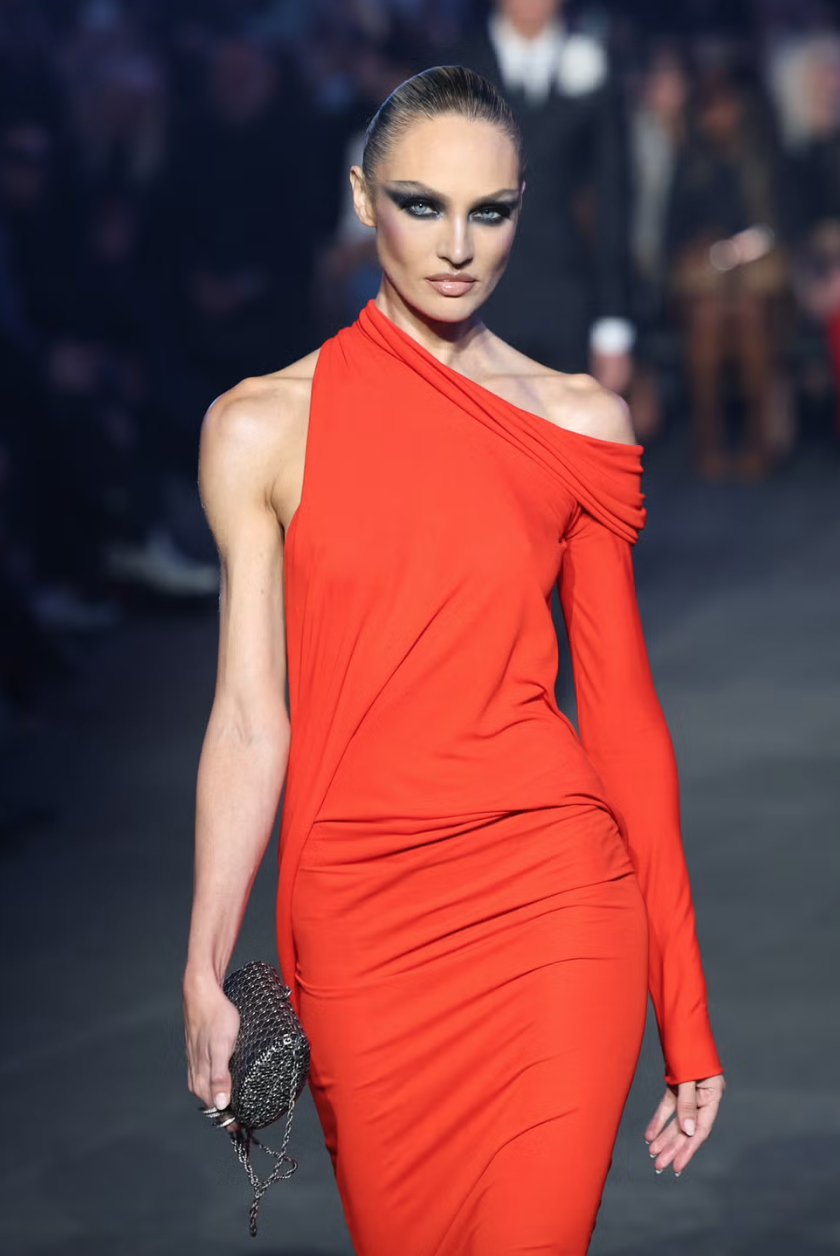 Gucci Cruise 2027: GĐST Demna làm show diễn đẹp về hình thức, nhưng nội dung khó khiến người xem hài lòng- Ảnh 14.