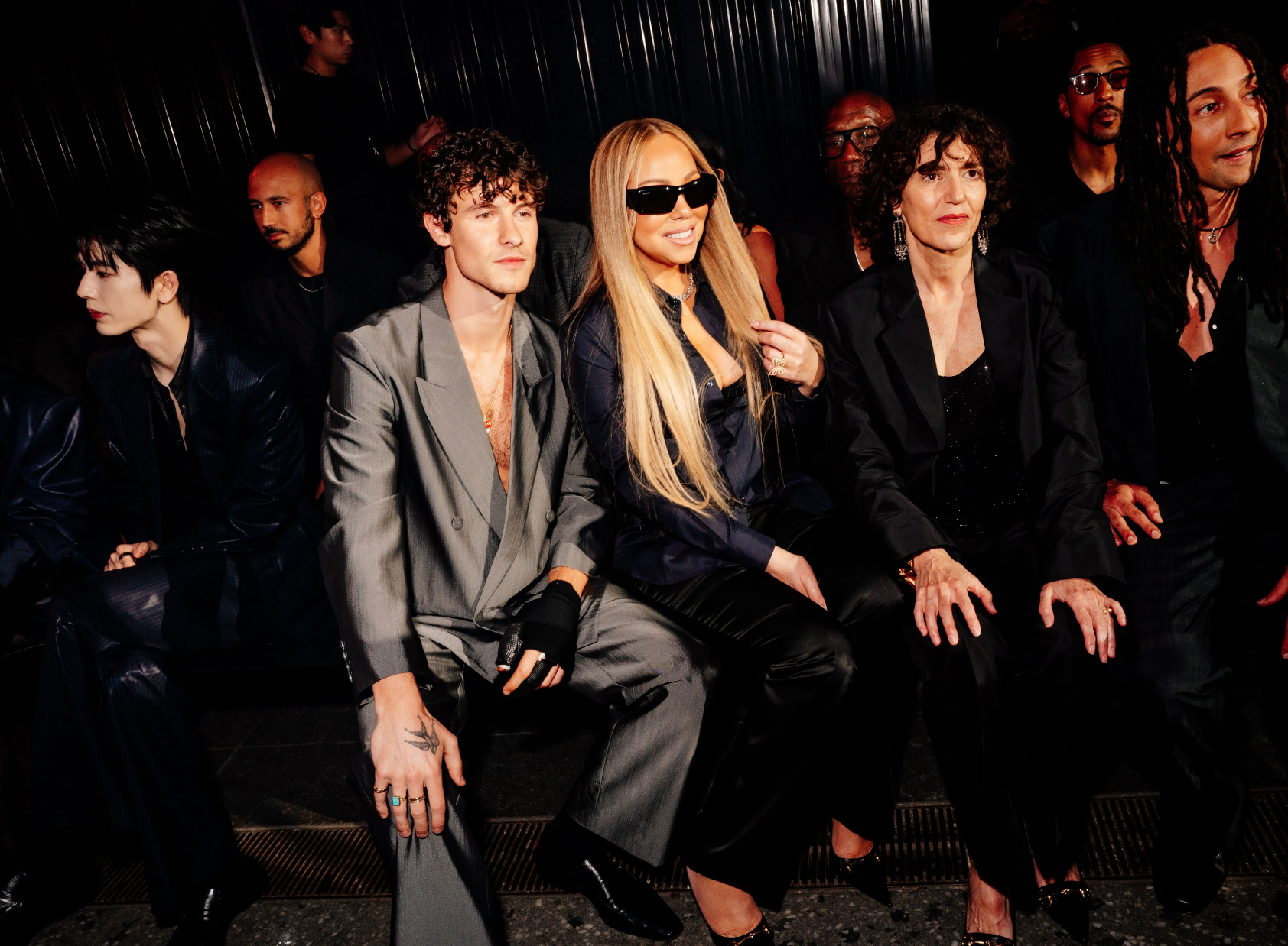Gucci Cruise 2027: GĐST Demna làm show diễn đẹp về hình thức, nhưng nội dung khó khiến người xem hài lòng- Ảnh 9.