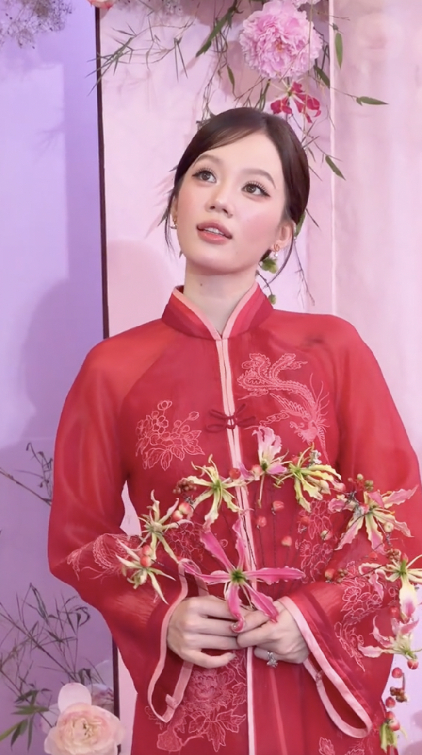 Bó hoa cưới hình tổ chim của nhiếp ảnh gia có tiếng ở Hà Nội đang gây tranh cãi - Ảnh 6.