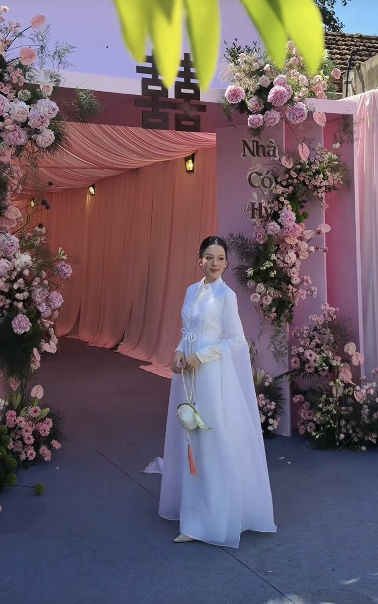 Bó hoa cưới hình tổ chim của nhiếp ảnh gia có tiếng ở Hà Nội đang gây tranh cãi - Ảnh 9.
