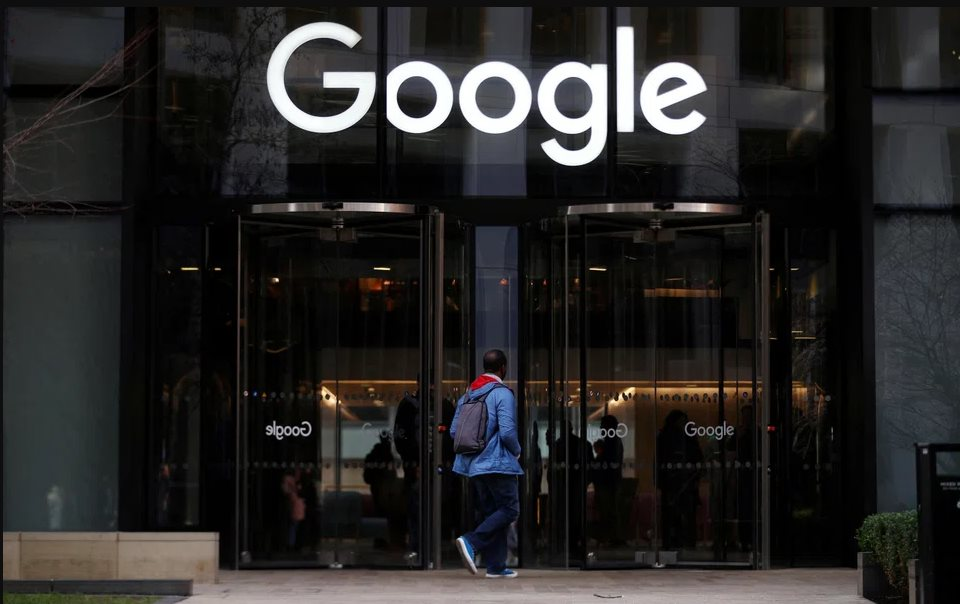 4.800 tỷ USD vs 5.200 tỷ USD: Nhờ AI, Google đang trên đường soán ngôi công ty giá trị nhất thế giới của Nvidia, đến Warren Buffett cũng không thể ngồi yên- Ảnh 1.