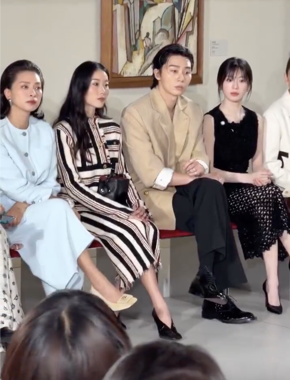 Jennie và G-Dragon đồng loạt mất tích khỏi show Chanel, bỏ lại Ngô Thanh Vân và một nửa dàn sao - Ảnh 4.