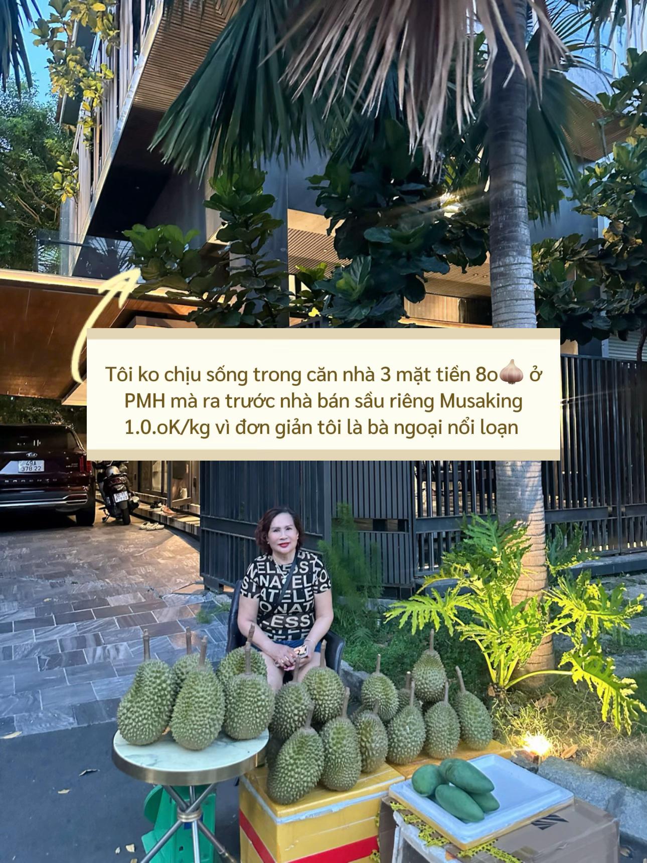 Sạp sầu riêng trước biệt thự 3 mặt tiền 80 tỷ ở Phú Mỹ Hưng gây sốt: 2h chiều đã hết sạch, chủ nhà vừa mừng vừa lo- Ảnh 1.