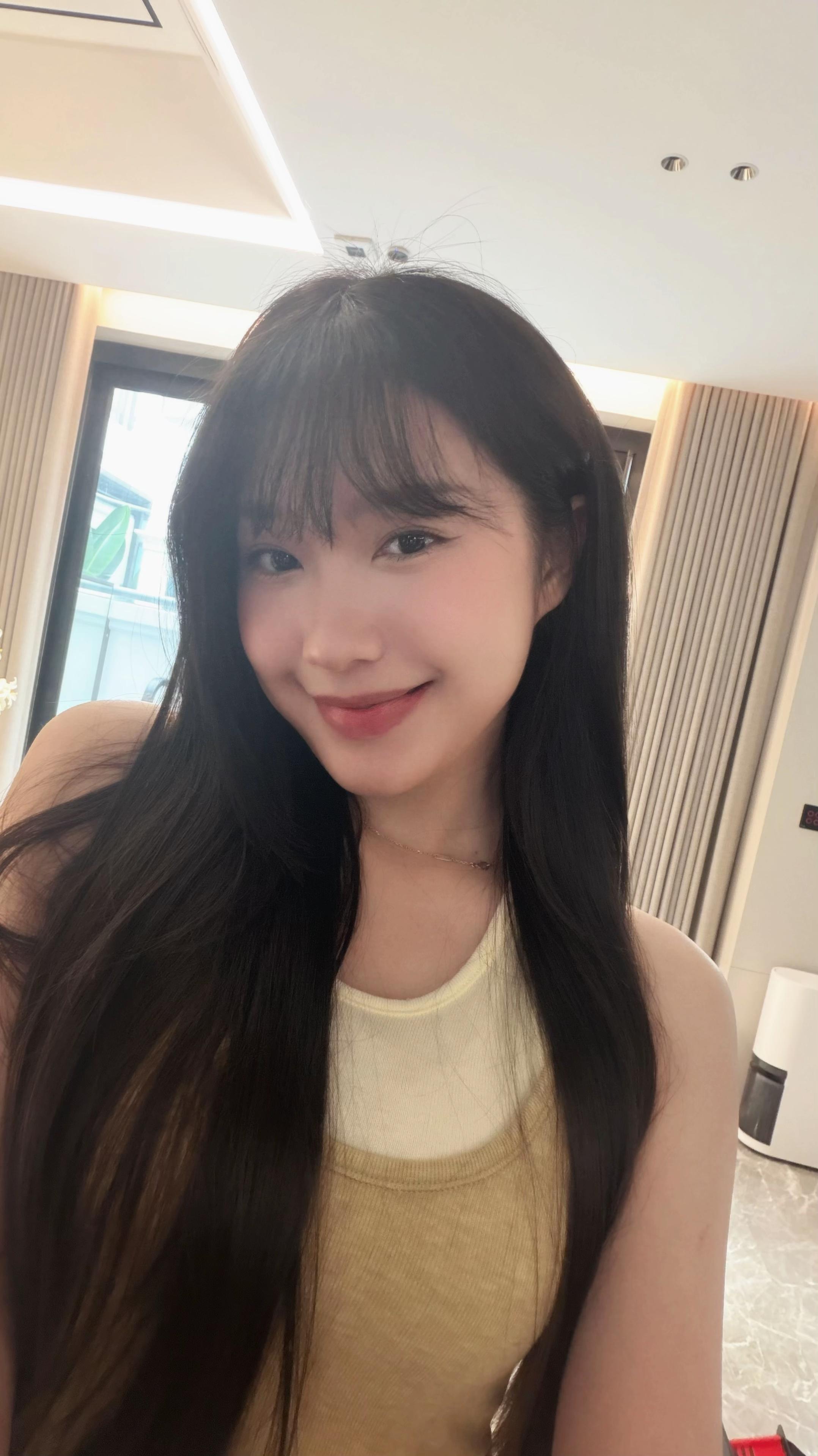 Bị chê style một màu nhàm chán, Doãn Hải My - vợ Văn Hậu tung loạt ảnh sexy khoe vòng một "ngồn ngộn" đốt mắt- Ảnh 9.