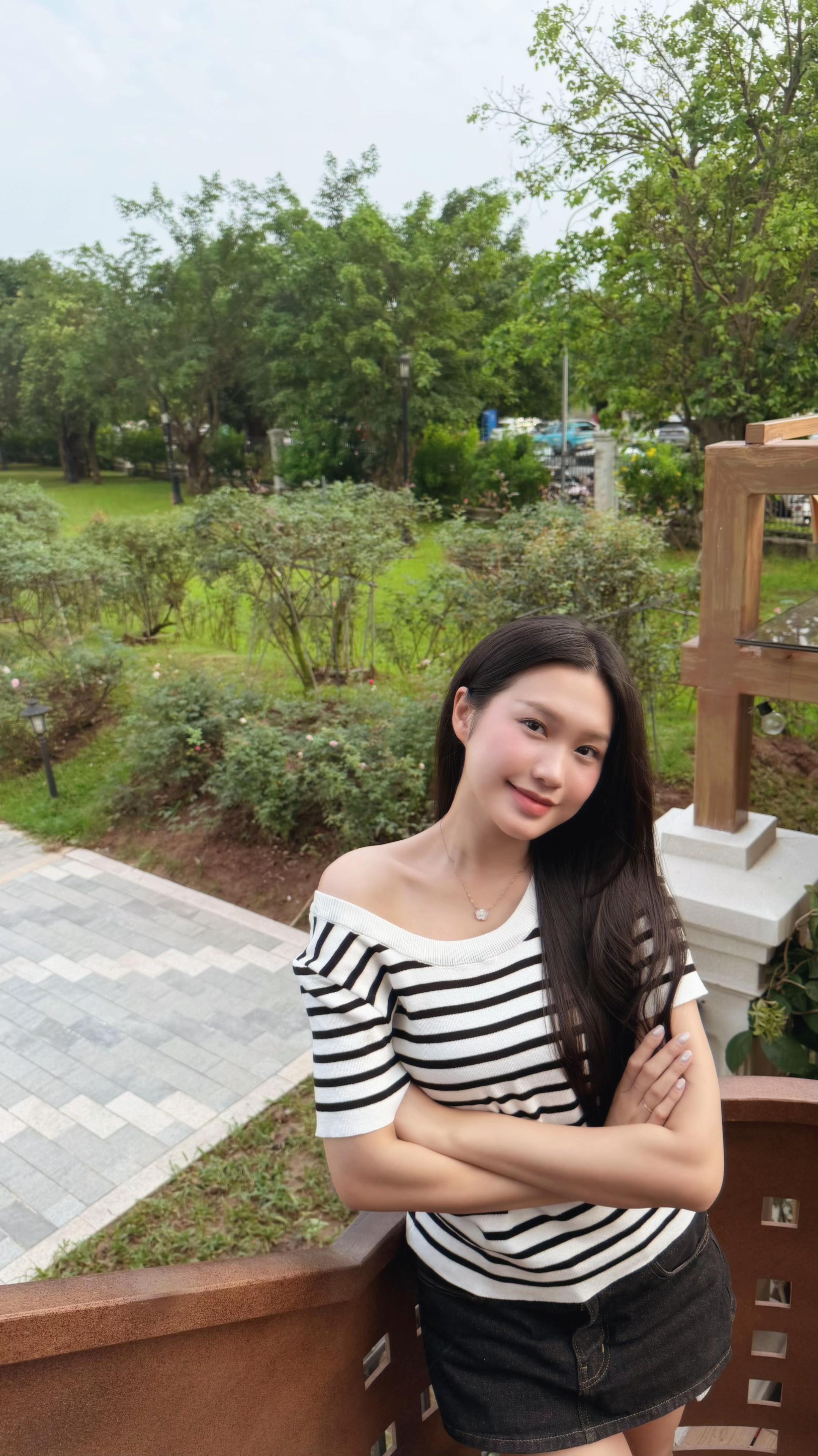 Bị chê style một màu nhàm chán, Doãn Hải My - vợ Văn Hậu tung loạt ảnh sexy khoe vòng một "ngồn ngộn" đốt mắt- Ảnh 10.