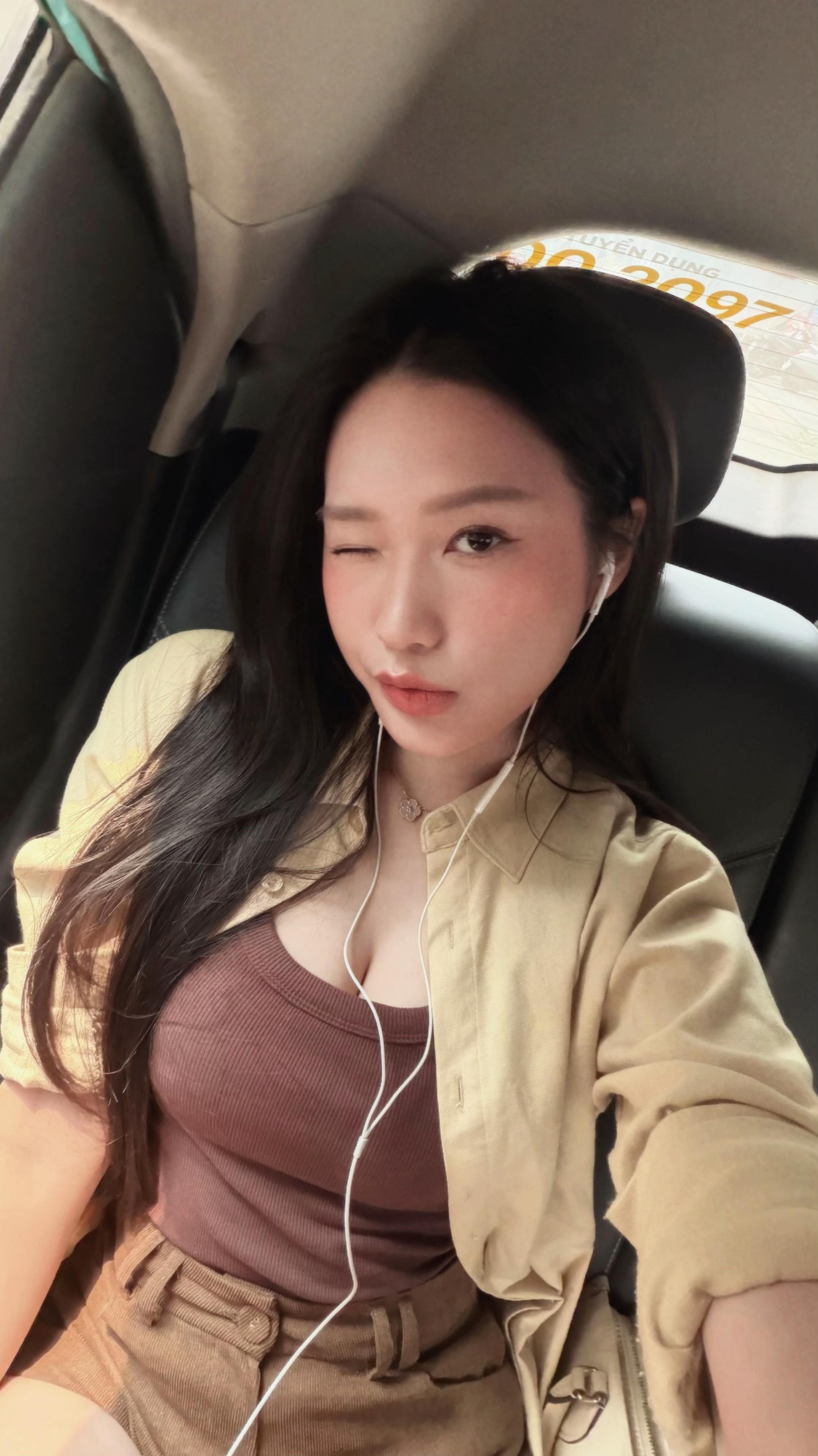 Bị chê style một màu nhàm chán, Doãn Hải My - vợ Văn Hậu tung loạt ảnh sexy khoe vòng một "ngồn ngộn" đốt mắt- Ảnh 6.