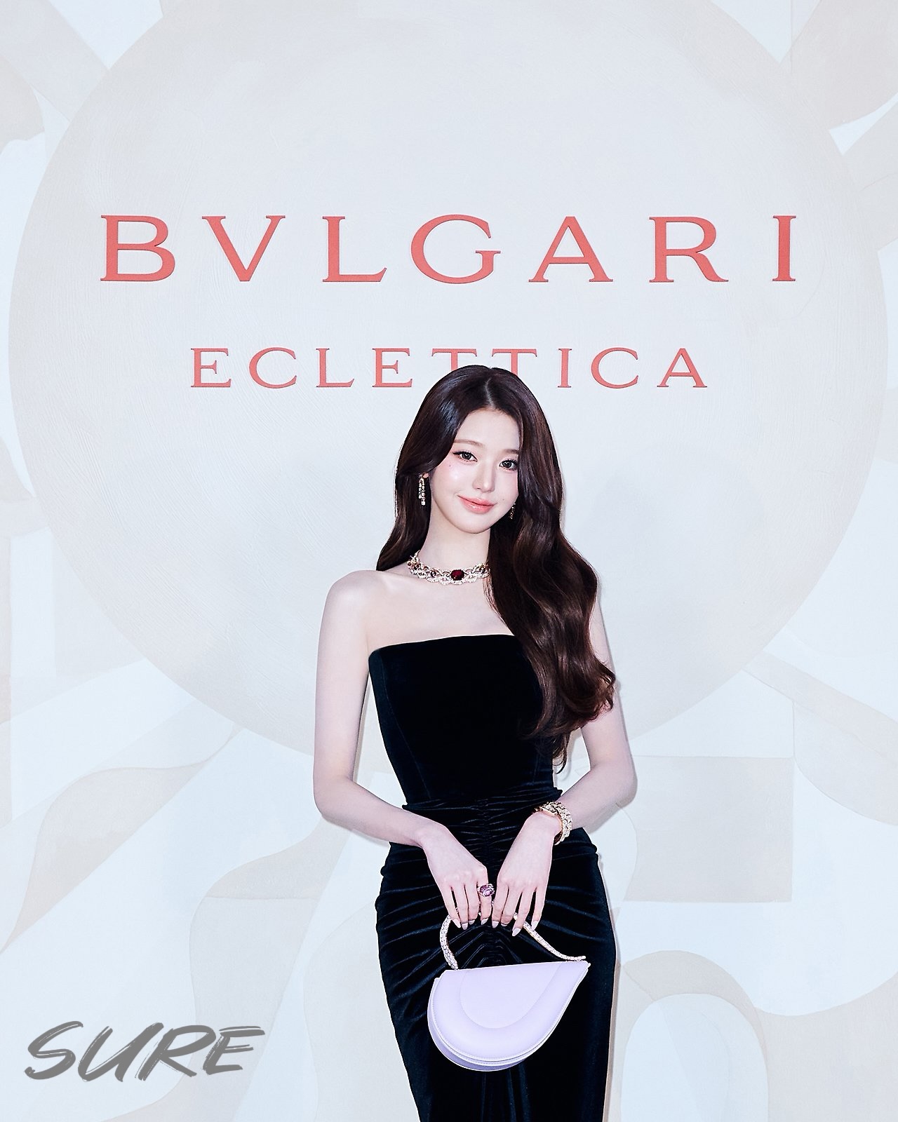 Thực hư chuyện khe ngực của "công chúa Kpop" bị xoá sạch bởi tay BVLGARI- Ảnh 9.