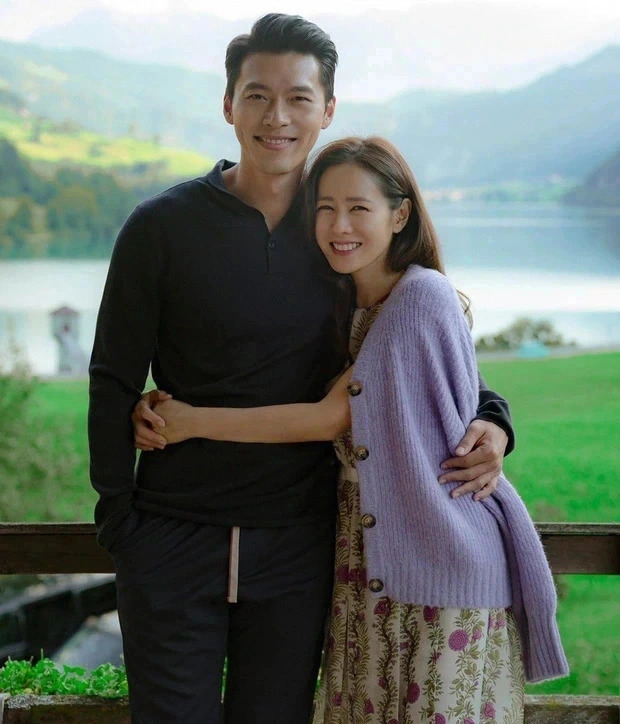 Đang tràn lan loạt ảnh Son Ye Jin ngả ngốn, lao vào lòng trai lạ, khiến ai cũng choáng váng không tin nổi vào mắt mình- Ảnh 4.