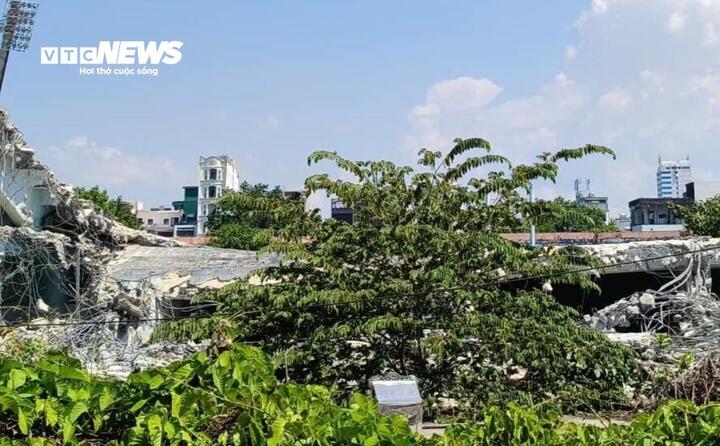 Cận cảnh tháo dỡ sân vận động Chi Lăng sau 12 năm vướng đại án- Ảnh 8.