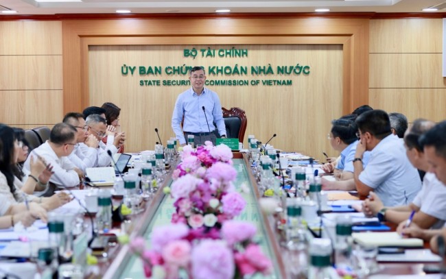 Thị trường chứng khoán Việt Nam từng bước phát triển minh bạch và bền vững hơn Thị trường chứng khoán Việt Nam từng bước phát triển minh bạch và bền vững hơn