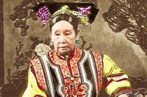 Lý Liên Anh cứ đêm xuống lại chuốc say Từ Hi để làm việc "mờ ám": Cung nữ lén nhìn phát hiện bí mật này- Ảnh 3.