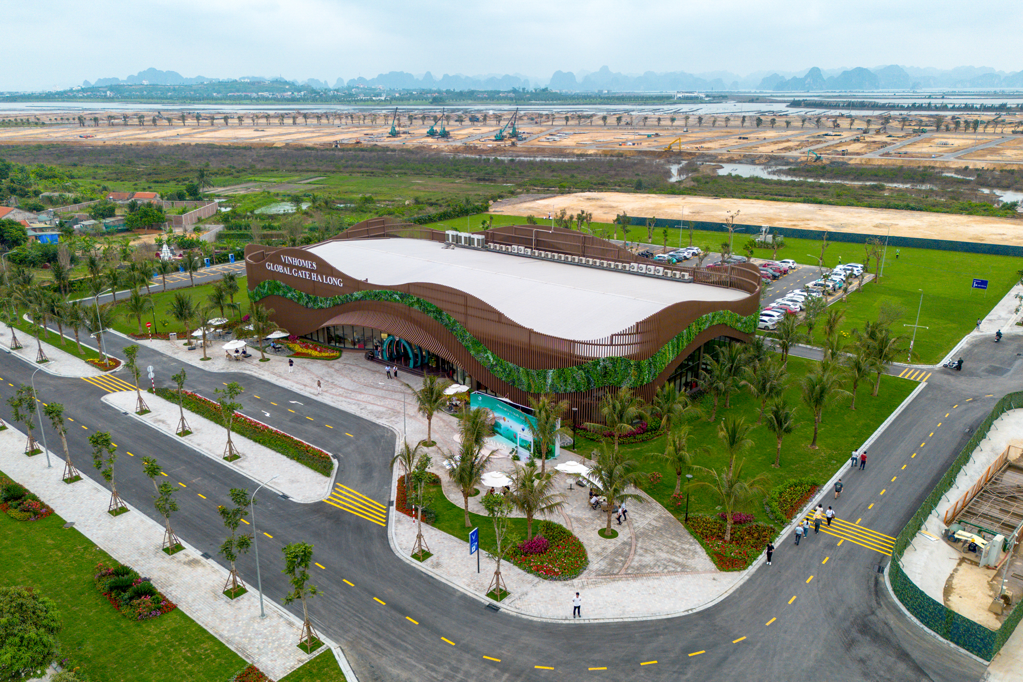 Toàn cảnh khu được mở bán đầu tiên tại dự án 18 tỷ USD của Vinhomes: Rộng gấp 9 lần khu phố cổ hà nội, có ga cuối của tuyến đường sắt 5 tỷ USD, bán hết 80% giỏ hàng trong 36 tiếng - Ảnh 11.