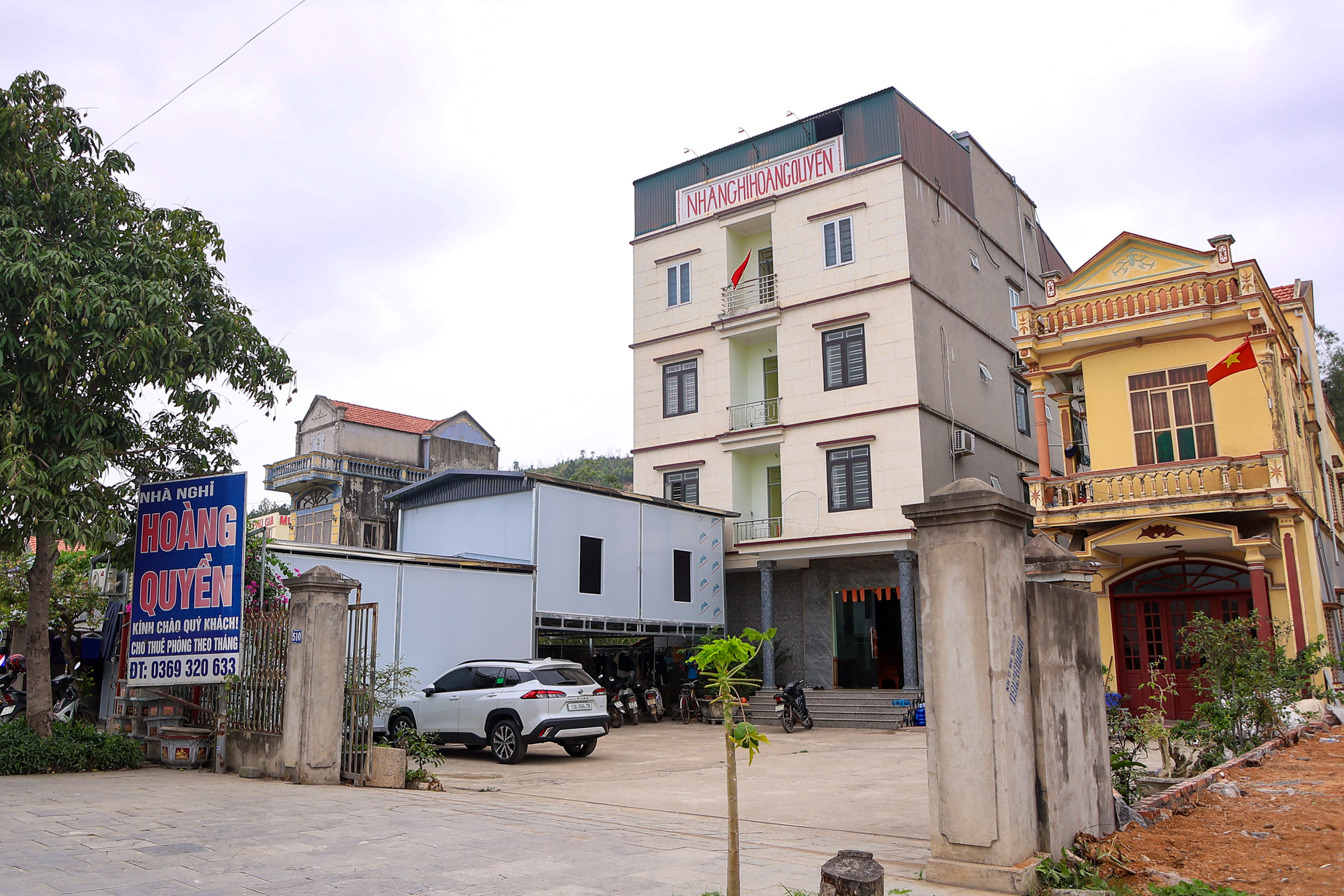 Mô giới, nhà đầu tư nườm nượp đổ về “siêu đô thị 18 tỷ USD” của  Vinhomes: Khách sạn kín phòng, quán cơm kín chỗ - Ảnh 6.