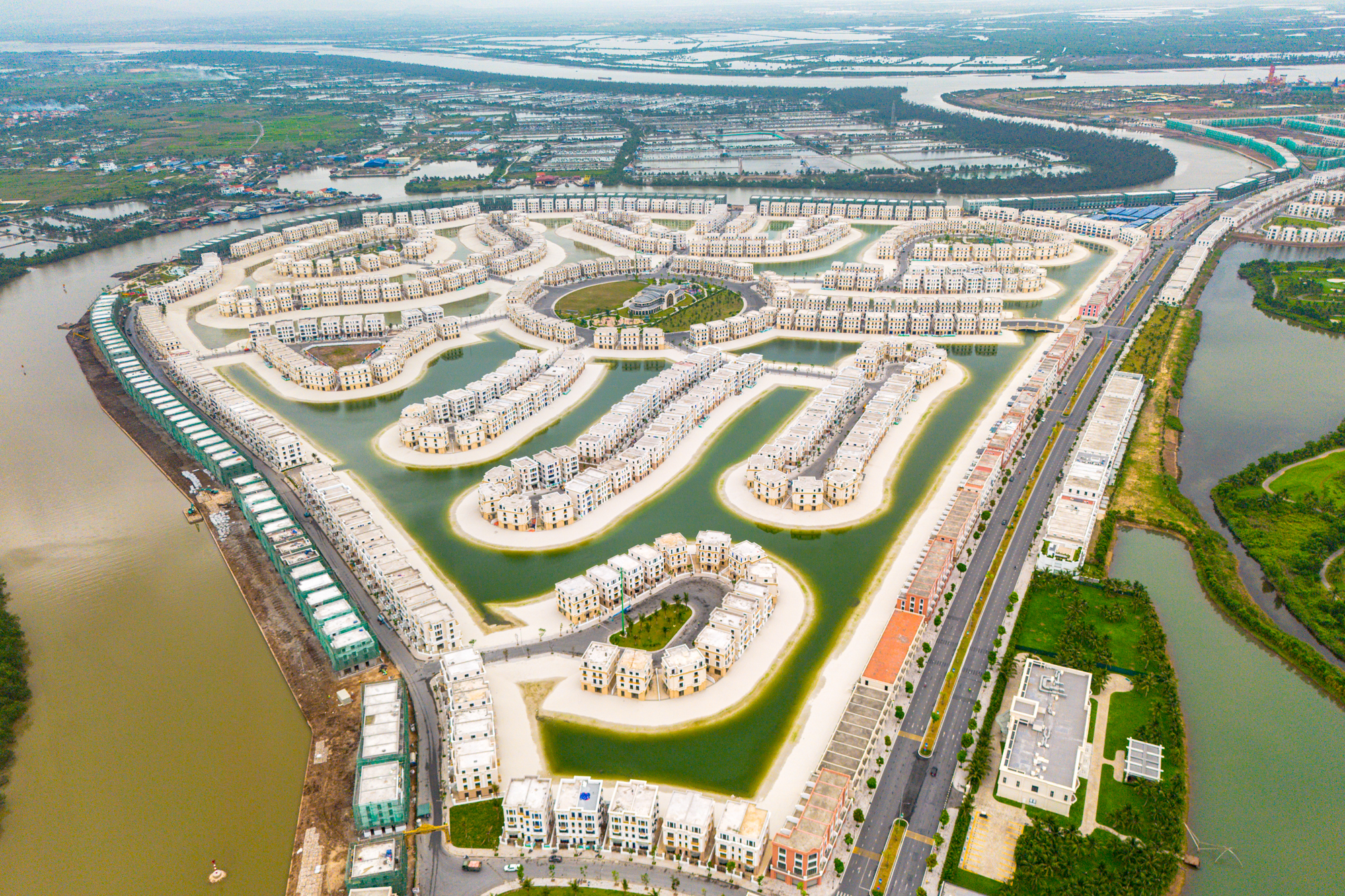 Cảnh trái ngược của hòn đảo được Vinhomes đầu tư hơn 2 tỷ USD: Từ nơi hoang sơ thành đến điểm du lịch, từ biệt lập đến kết nối trong 5 phút - Ảnh 8.