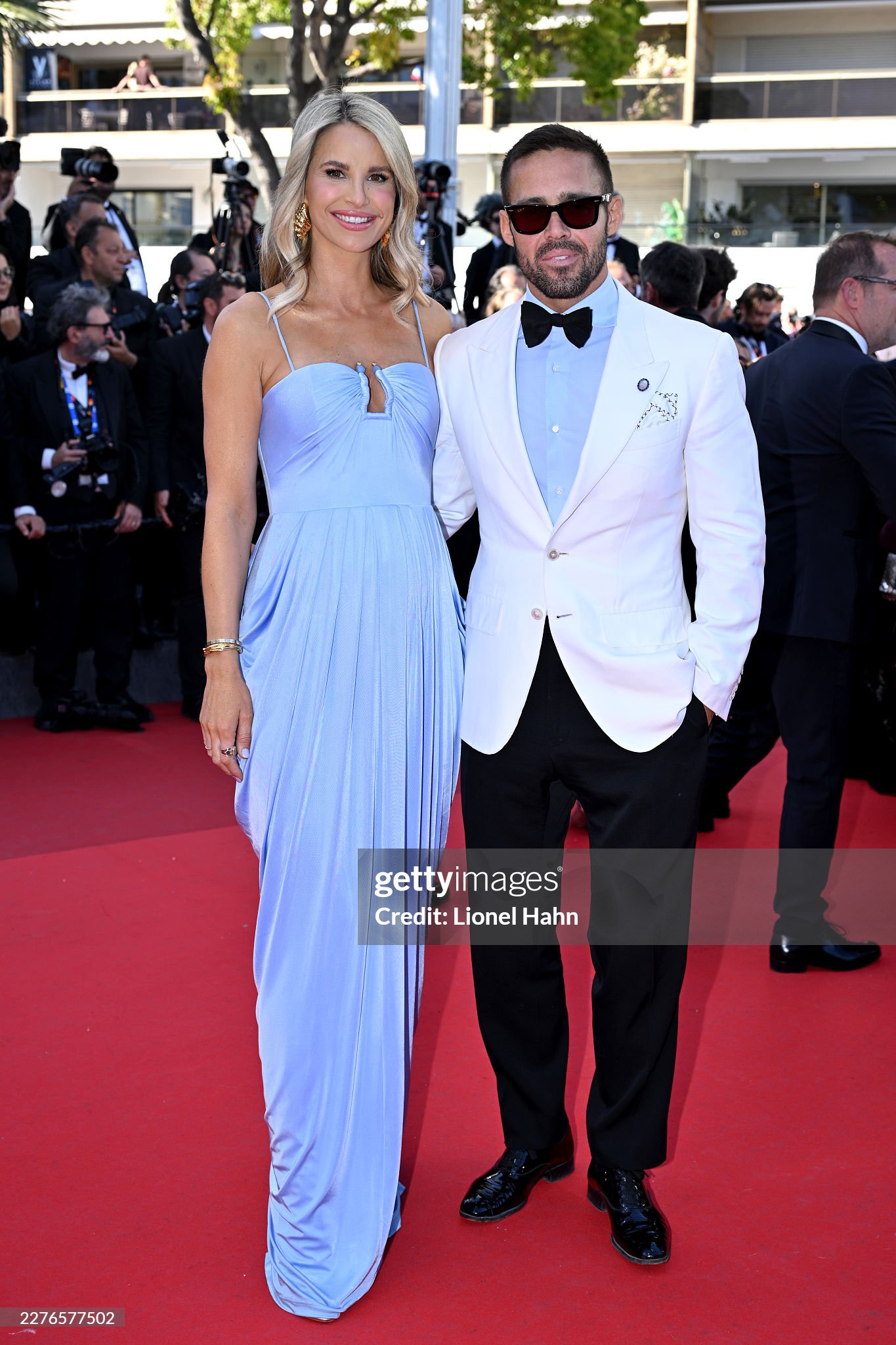 Thảm đỏ Cannes ngày 5: "Chị đại" Chompoo Araya chiếm trọn spotlight, siêu mẫu Nga ngang nhiên hở bạo phạm quy- Ảnh 27.