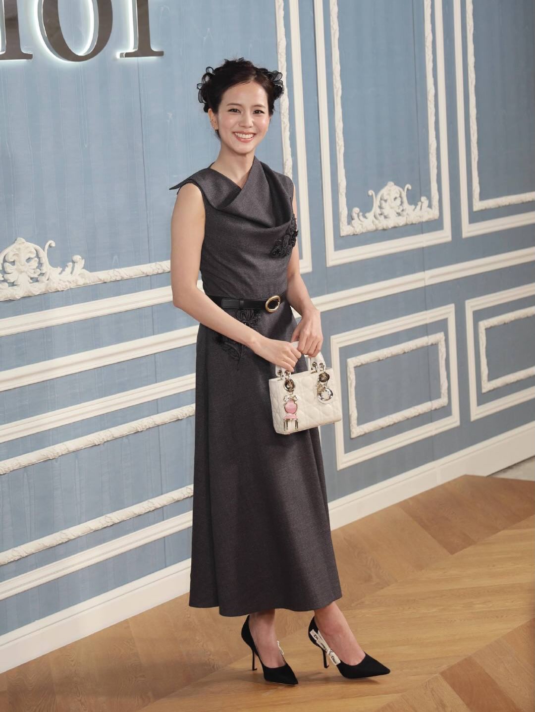 Sau cô bồi bàn, Dior cho Jisoo thành "mẹ chồng" với diện mạo mới- Ảnh 5.