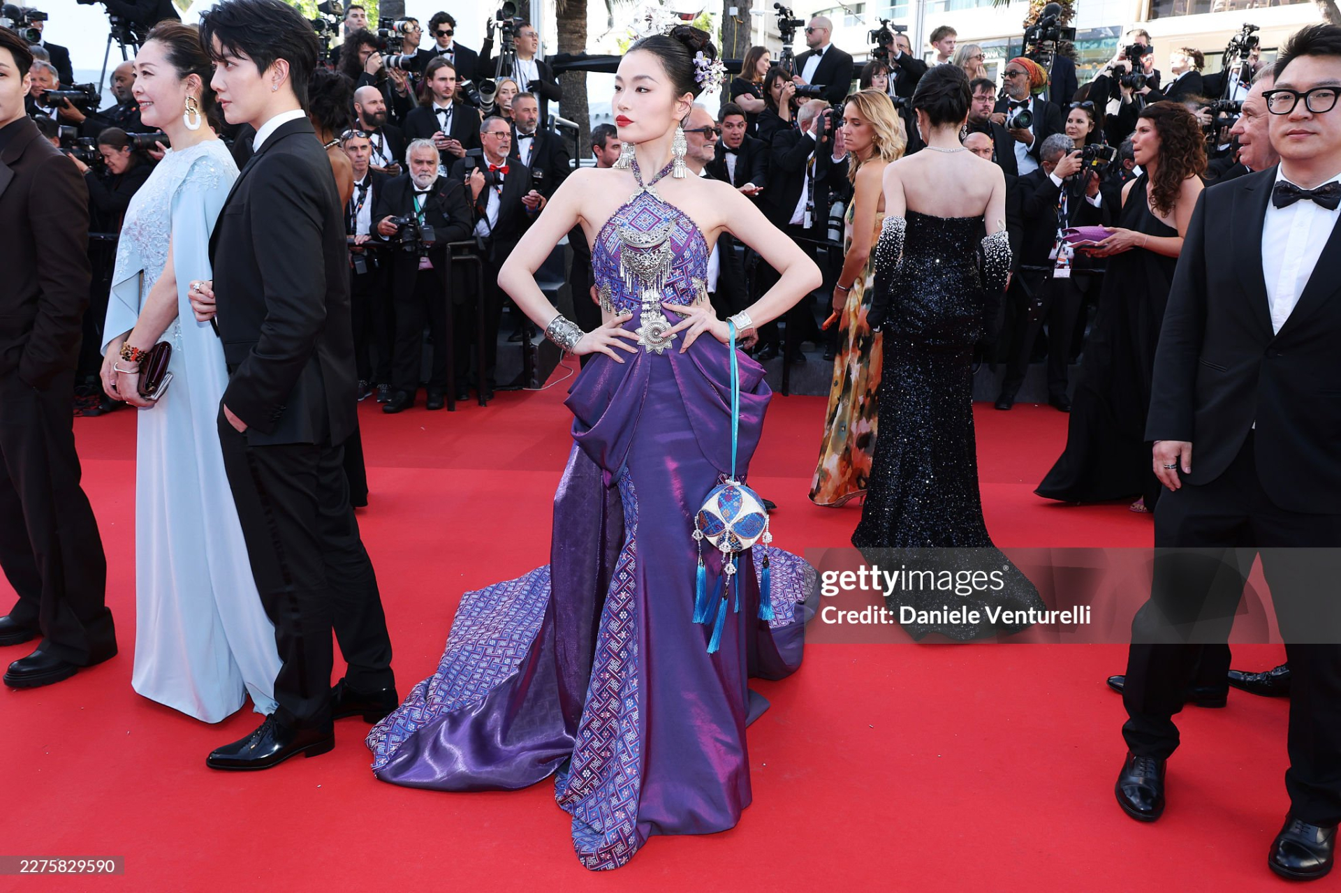 Thảm đỏ khai mạc Cannes 2026: Nàng thơ Pháp hở bạo lấn lướt Demi Moore - Heidi Klum, dàn sao châu Á đổ bộ hoành tráng- Ảnh 27.