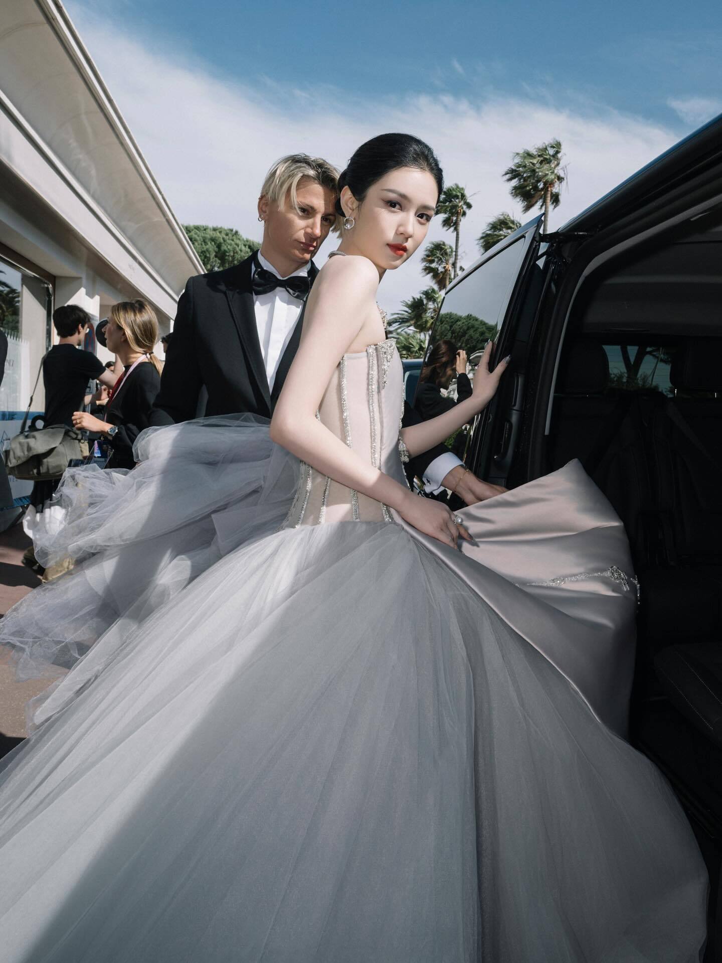 Đại sứ Dior vừa đẹp “phong thần” ở Cannes đã bị chê mặt sưng, da xệ khi về nước- Ảnh 8.