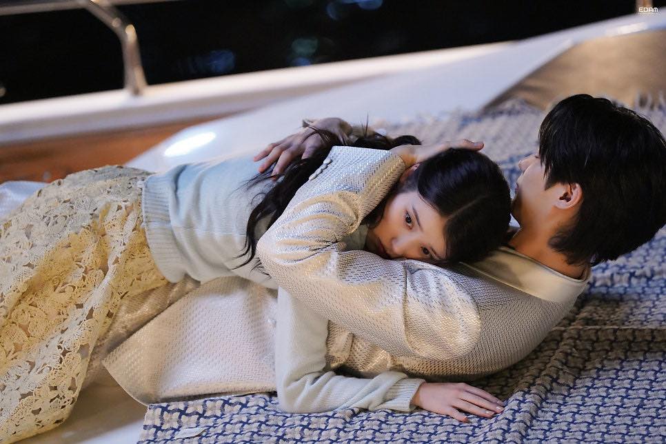 Perfect Crown tập 7: IU bị đầu độc, Byeon Woo Seok chống lại cả thế giới để bảo vệ vợ yêu- Ảnh 2.