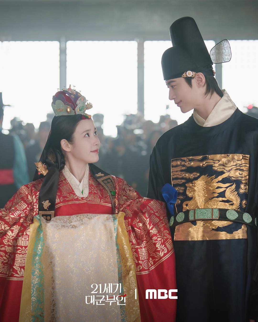 Perfect Crown tập 7: IU bị đầu độc, Byeon Woo Seok chống lại cả thế giới để bảo vệ vợ yêu- Ảnh 4.