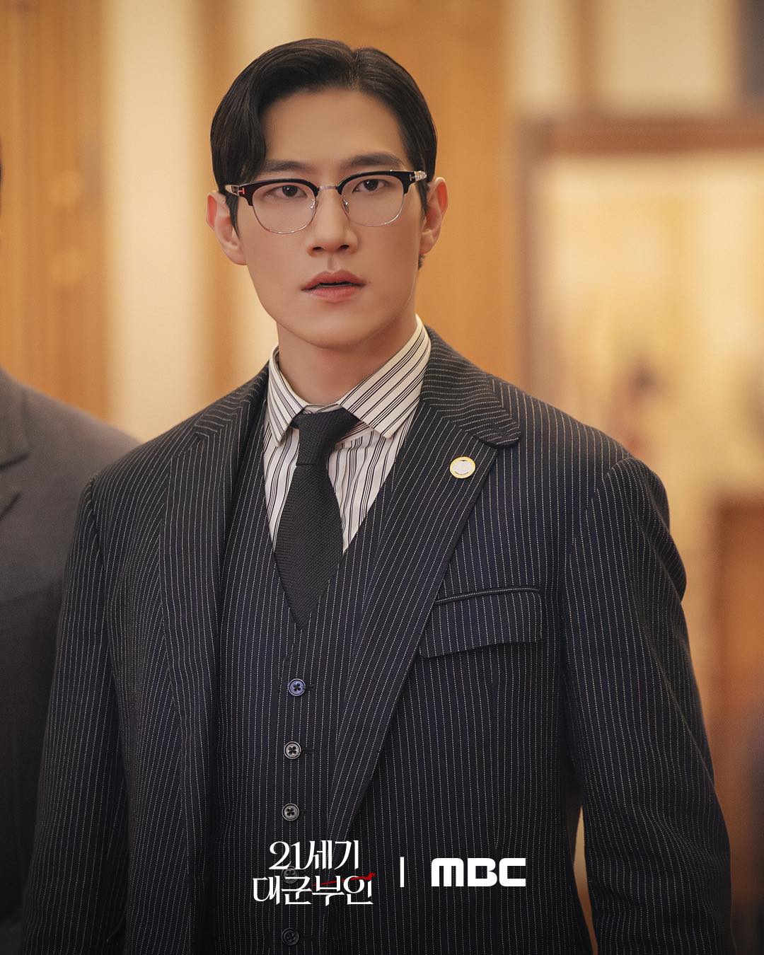Perfect Crown tập 7: IU bị đầu độc, Byeon Woo Seok chống lại cả thế giới để bảo vệ vợ yêu- Ảnh 6.
