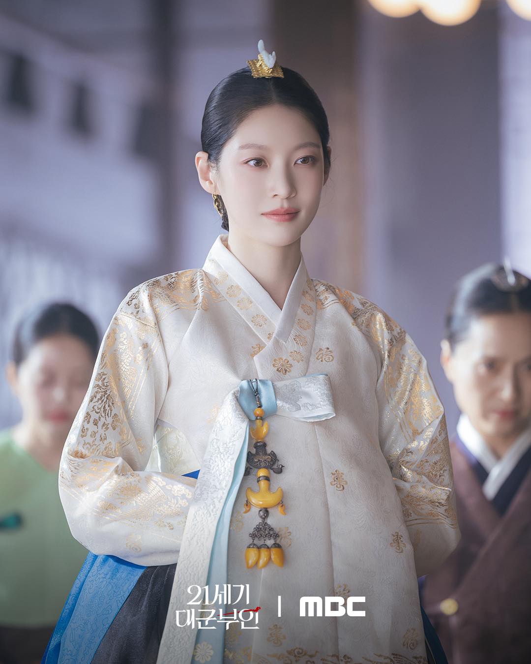 Perfect Crown tập 7: IU bị đầu độc, Byeon Woo Seok chống lại cả thế giới để bảo vệ vợ yêu- Ảnh 7.