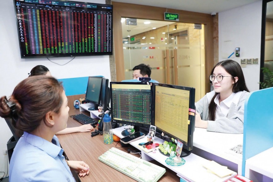 “Cú hích” nâng hạng tạo lập nền tảng tăng trưởng bền vững “Cú hích” nâng hạng tạo lập nền tảng tăng trưởng bền vững