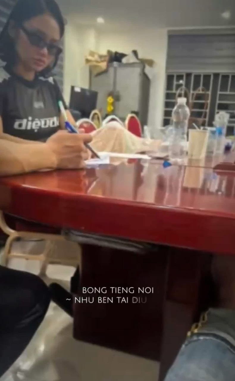 Lộ những hình ảnh của Miu Lê tại "đồn" thu hút sự chú ý  - Ảnh 1.