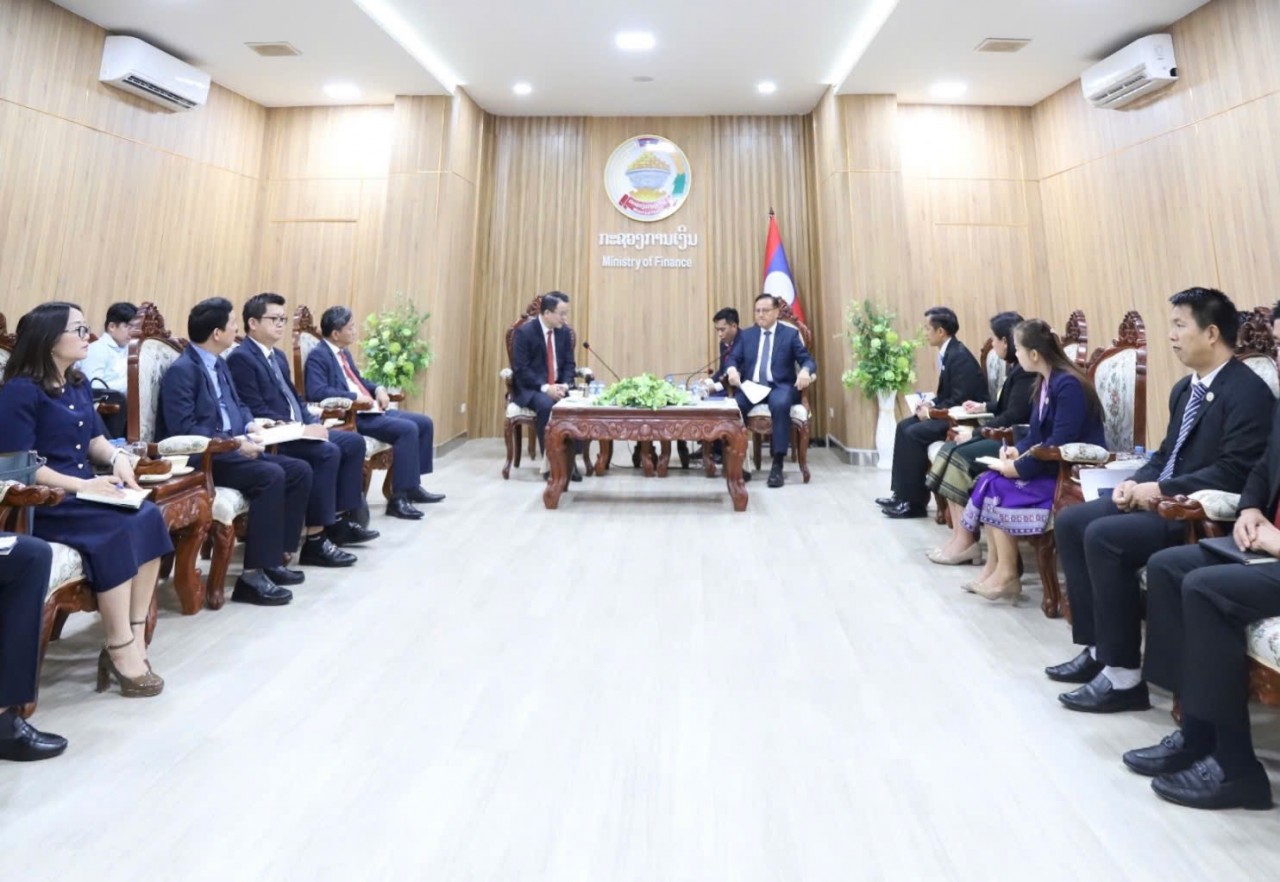 Thứ trưởng Trần Quốc Phương tiếp kiến Phó Thủ tướng Lào San-ti-phạp Phôm-vi-hẳn