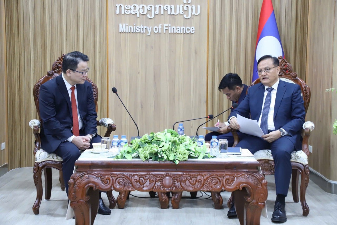 Thứ trưởng Trần Quốc Phương tiếp kiến Phó Thủ tướng Lào San-ti-phạp Phôm-vi-hẳn