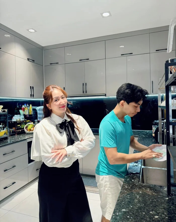 Nghệ sĩ xây biệt thự 6 tầng, trăm tỷ đồng ngay mặt đường Hoàng Hoa Thám, cưới một viện trưởng- Ảnh 8.