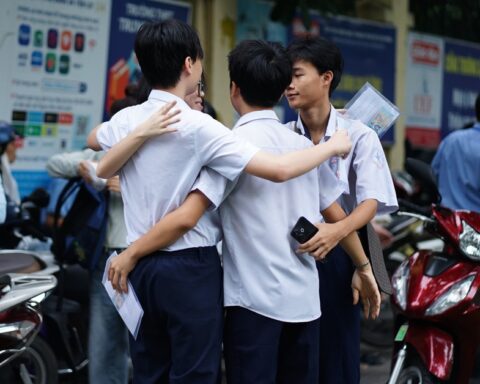 Hơn 151.000 học sinh TP.HCM bước vào môn thi đầu tiên kỳ tuyển sinh lớp 10 có quy mô lớn nhất cả nước