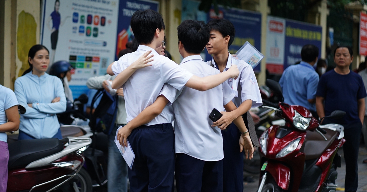 Hơn 151.000 học sinh TP.HCM bước vào môn thi đầu tiên kỳ tuyển sinh lớp 10 có quy mô lớn nhất cả nước