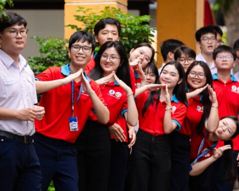 “Thấu hiểu cảm xúc để biết sống yêu thương” – Lại là một năm đề Văn thi vào lớp 10 của TP.HCM hay và rất trendy!