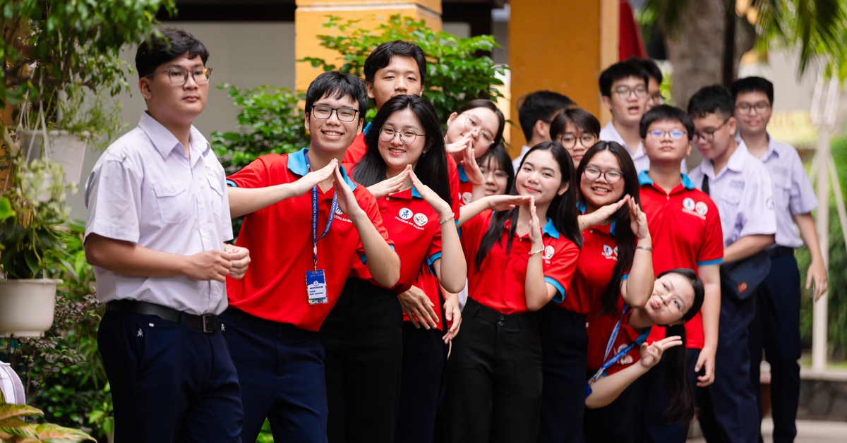 “Thấu hiểu cảm xúc để biết sống yêu thương” – Lại là một năm đề Văn thi vào lớp 10 của TP.HCM hay và rất trendy!